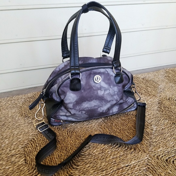 lululemon duffle bag womens